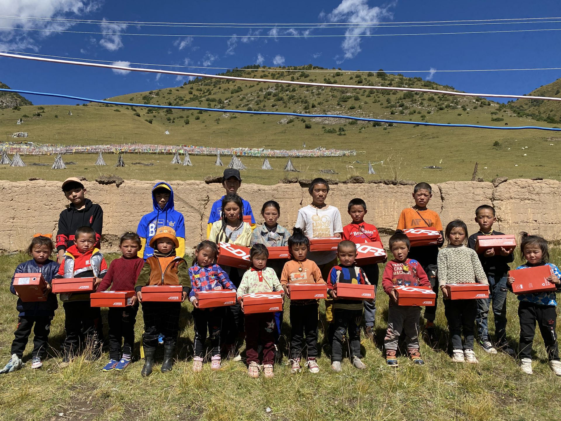 乐鱼官方站网页版登录入口-乐鱼(中国)公益回顾丨家国同欢月同圆 温暖满载甘孜州(图13)